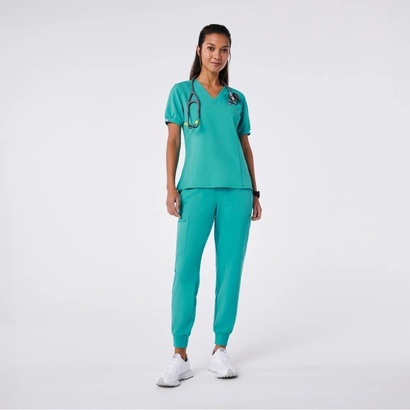 FIGS Oasis Scrub Set π - Picture 3 of 4